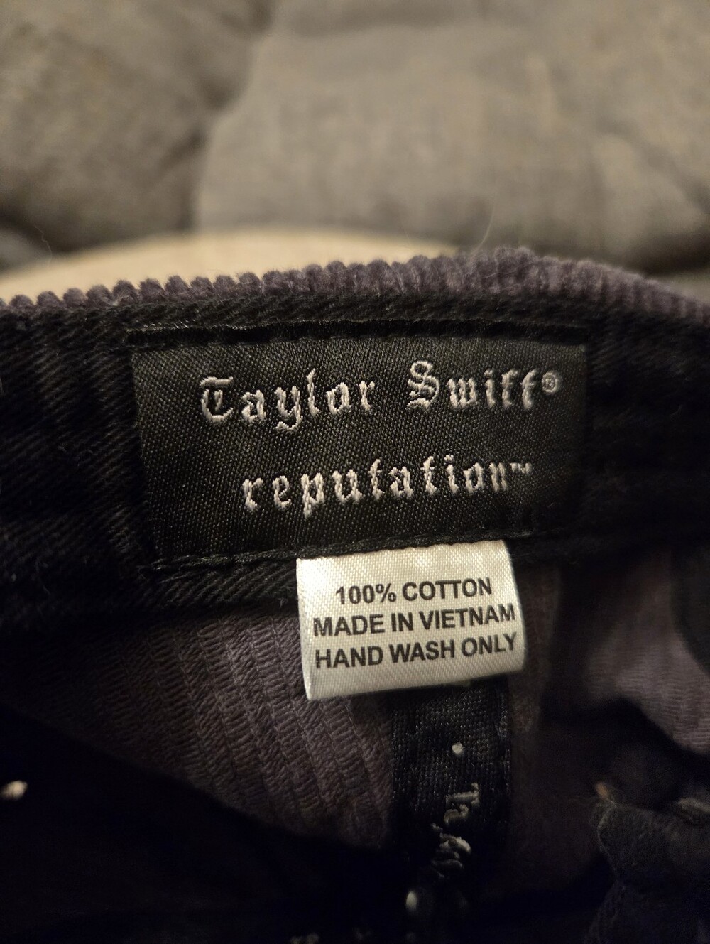 Taylor Swift Reputation Hat - Picture 2 of 4